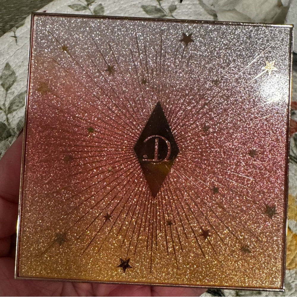 Charlotte Tilbury Beauty-verse Palette